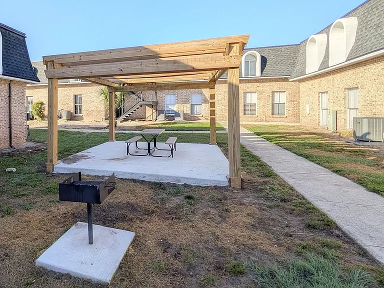 Grand Oaks Apartment — Photo 46