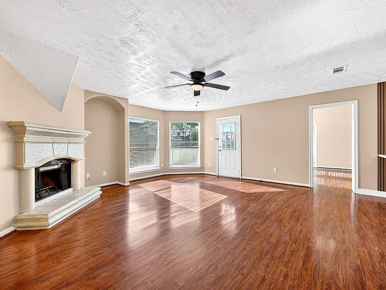 15014 Middle Oaks Blvd — Photo 11