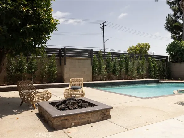 2725 S Center St, Santa Ana, CA 92704