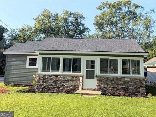 302 Pennsylvania Ave, Carrollton, GA 30117