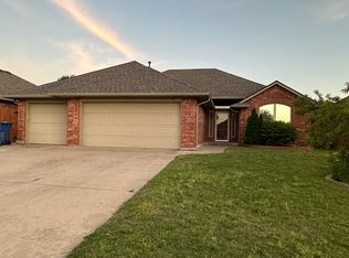 600 E Forest Ln, Mustang, OK 73064