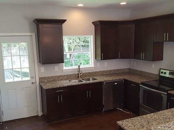 3rd image of 2703 Pinewell St