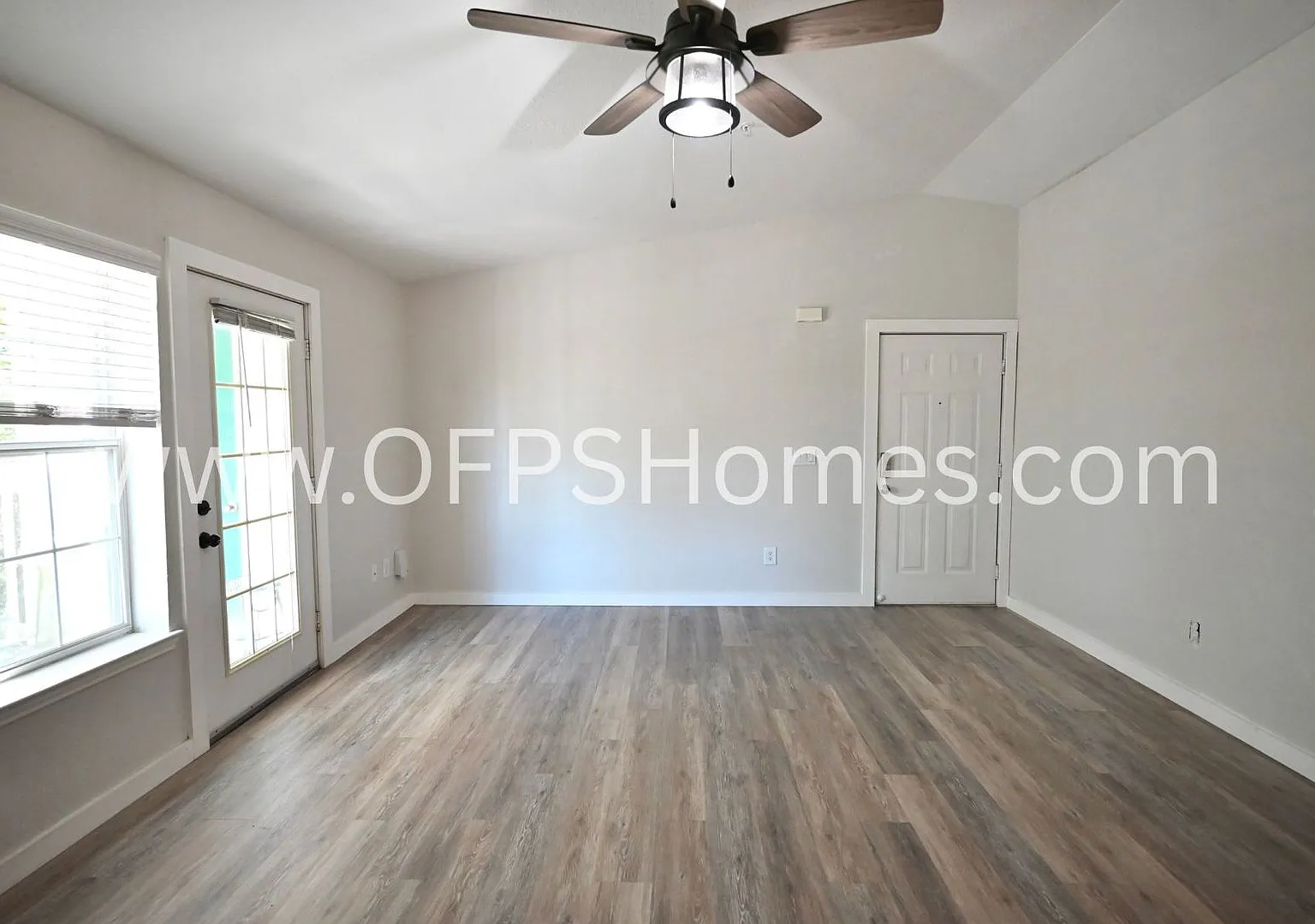 Charming 1-Bedroom Condo in Prime Destin Location — Photo 3