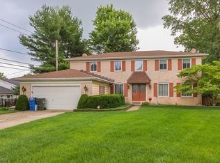 4139 Lisa Ln, North Olmsted, OH 44070