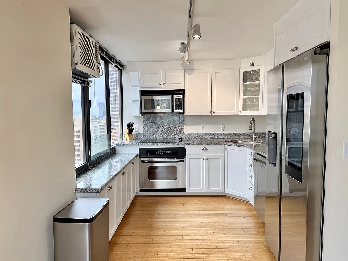 Ocean and City View! 2 BD w/AC, Parking, & Kitchen — Photo 2