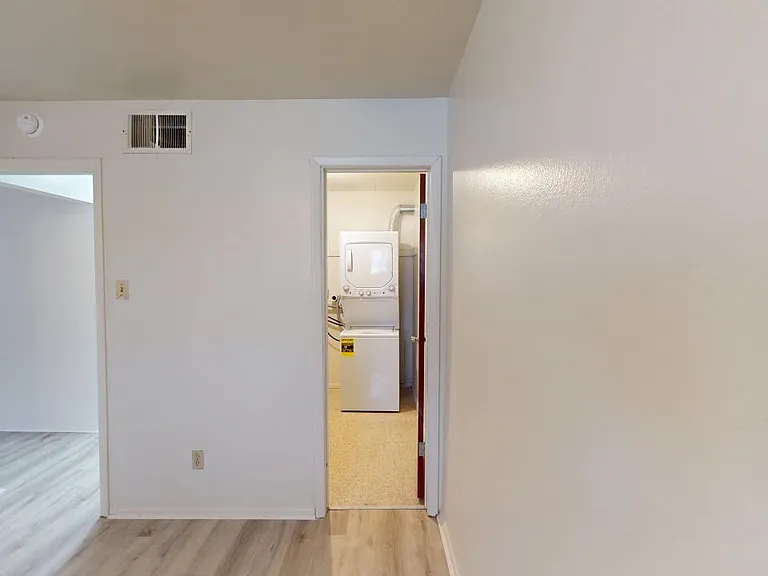 Fully Loaded, Contemporary 1 Bedroom Apartment w/ Yard in Ridgecrest — Photo 15