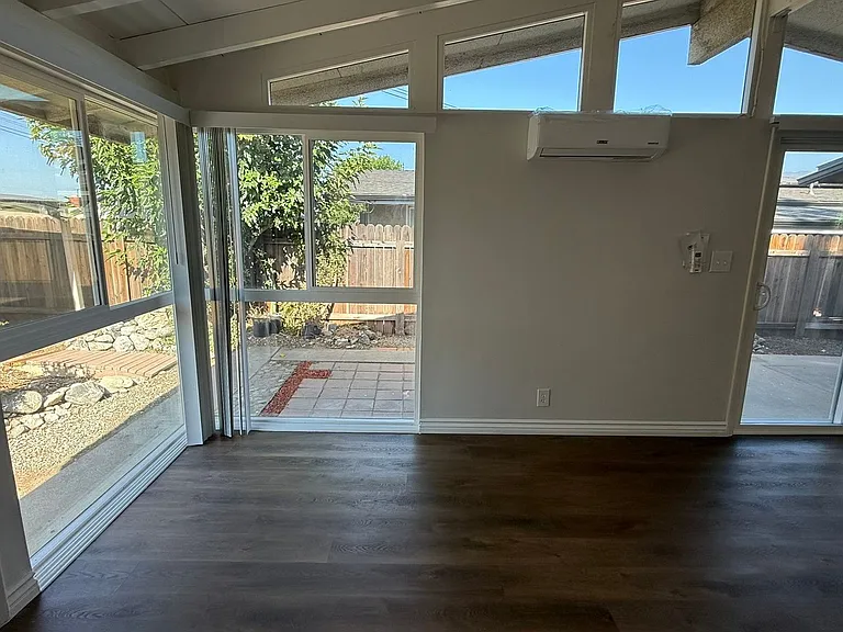 1002 E Walnut Ave — Photo 9