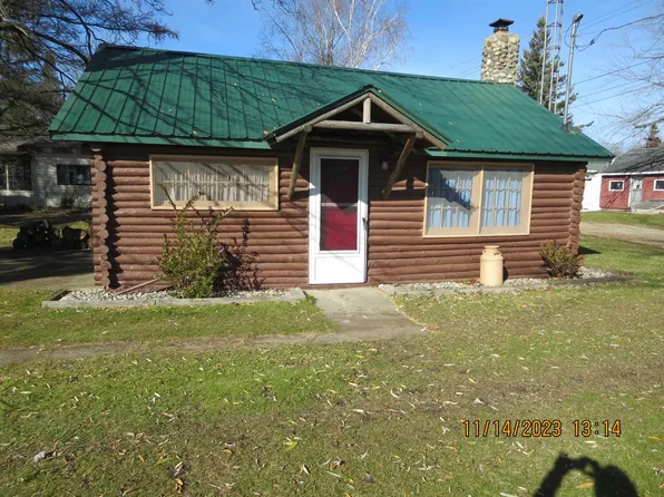 980 Windover Dr, Lake, MI 48632
