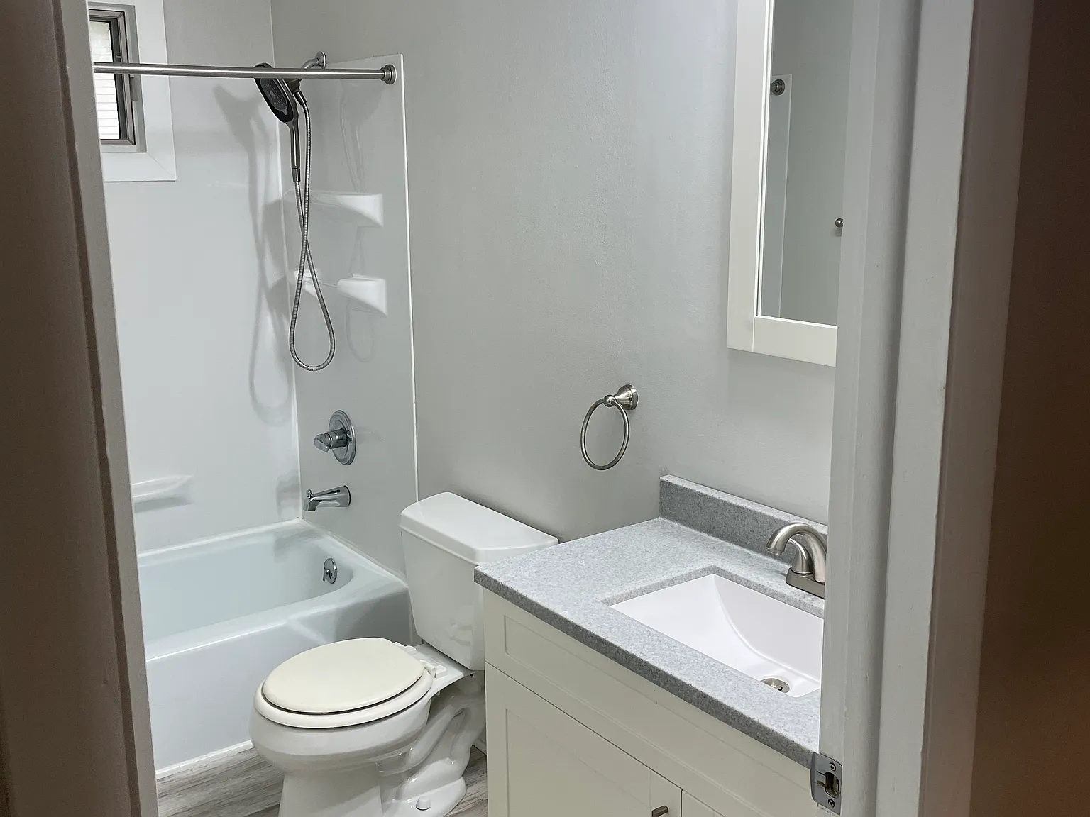 2 bed, 1100 sqft, $1,300 — Photo 3