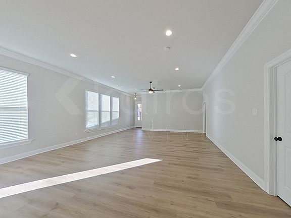 2nd image of 106 Oak Haven Dr