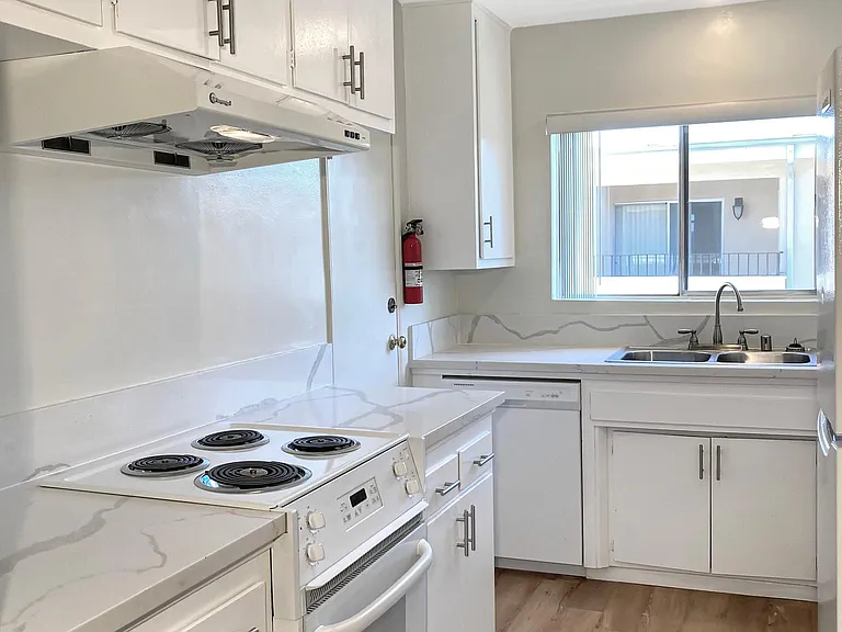 623 North Monterey Street — Photo 8
