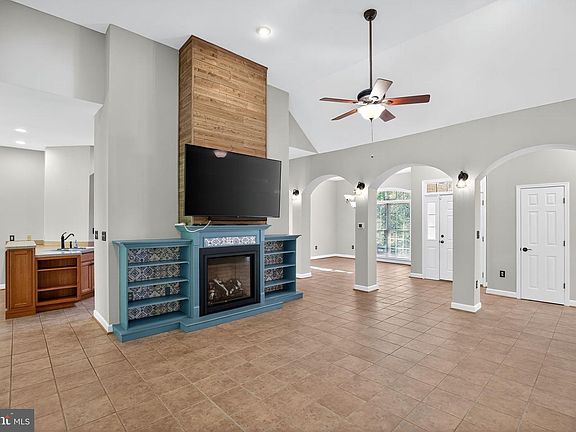 5th image of 17260 Braddock Pl