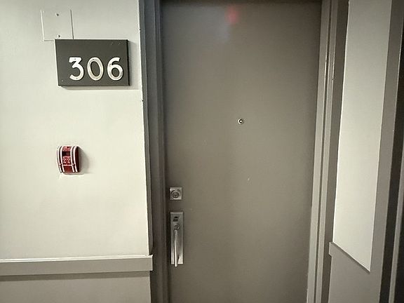 3rd image of 668 Wyandotte St E #306