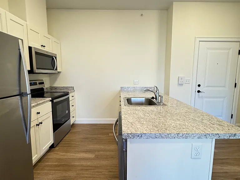 5 Griffin Rd #1 — Photo 2