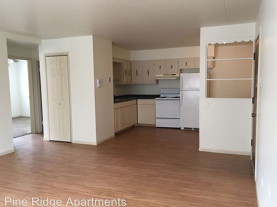 1st image of 1120 Parkwood Dr APT 204