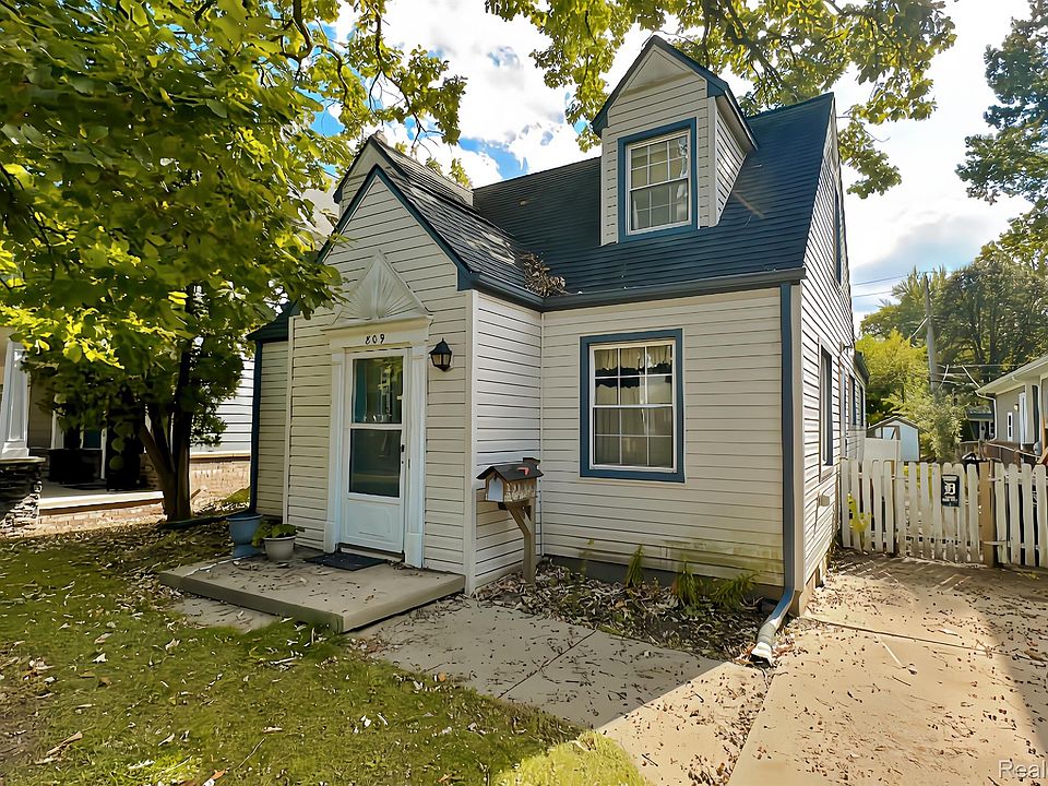 1st image of 809 Royal Ave