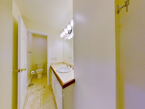 5th image of 412 S Eaton St