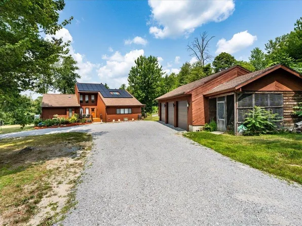 98 Woodview Heights, Bradford, NH 03221