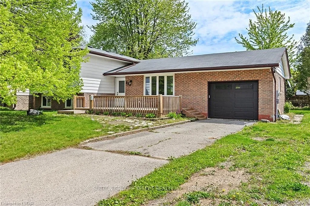 4 bed, $2,495 — Photo 1