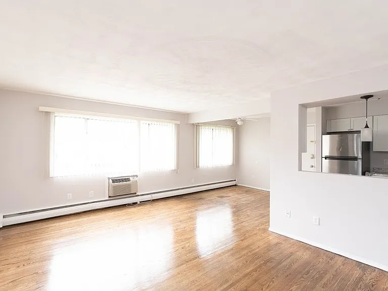 154 Woodhill Dr #1 — Photo 4