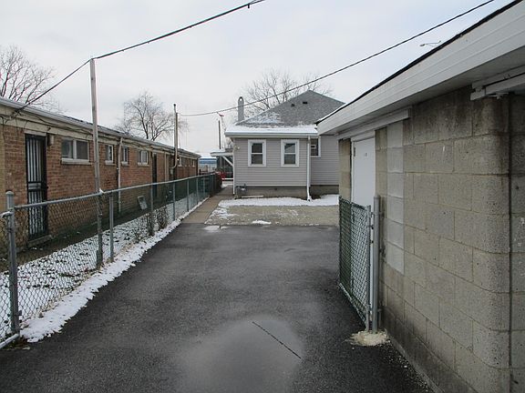 3rd image of 13825 Halsted St