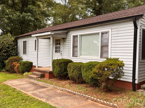 690 Brookdale Dr, Statesville, NC 28677