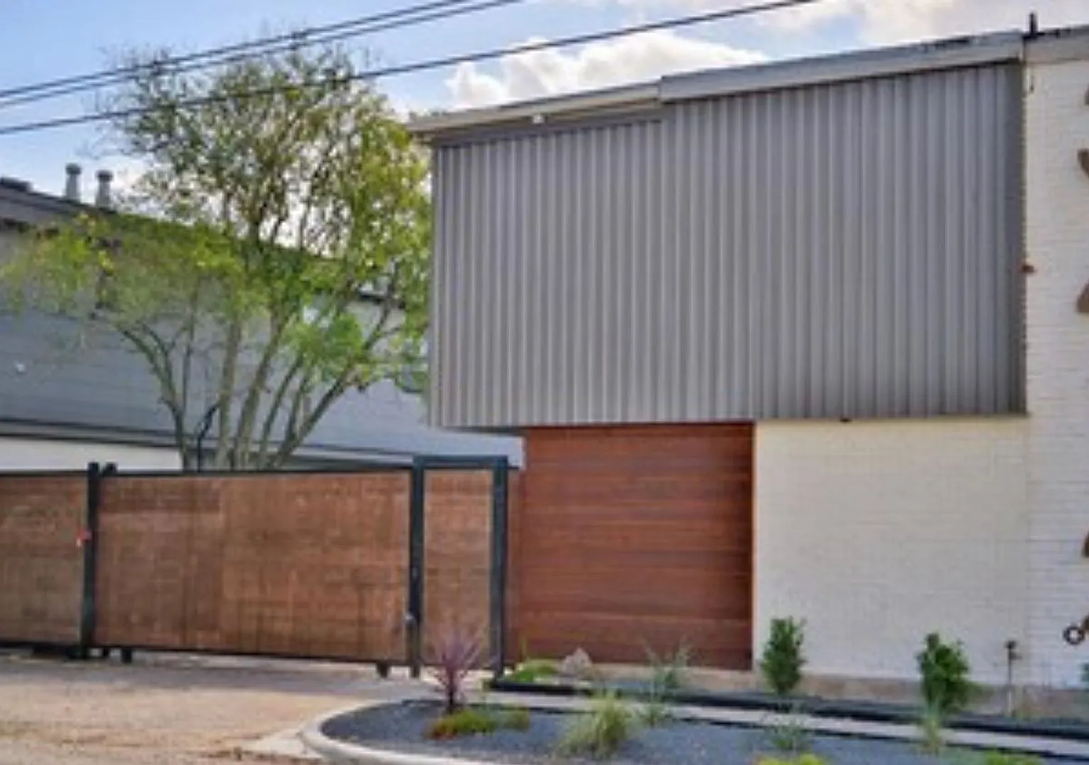 Dream Montrose - 3412 Graustark Street — Photo 2