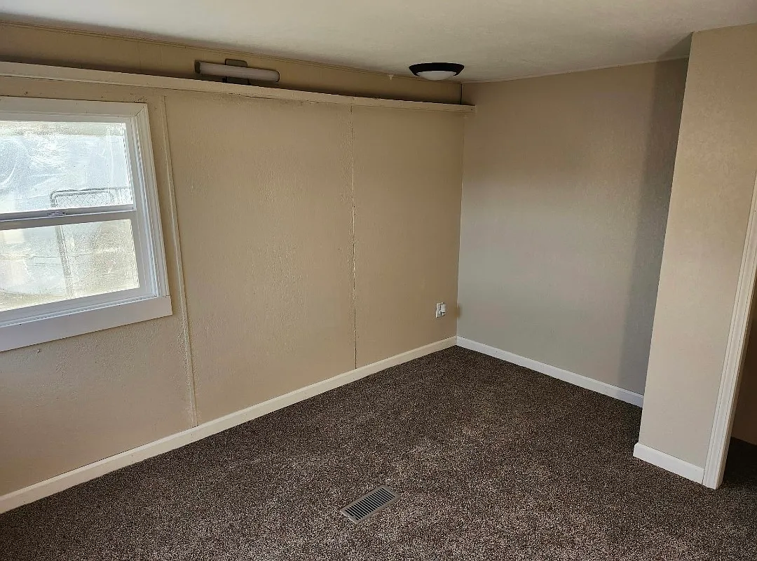 215 9 St SW - 1 — Photo 1