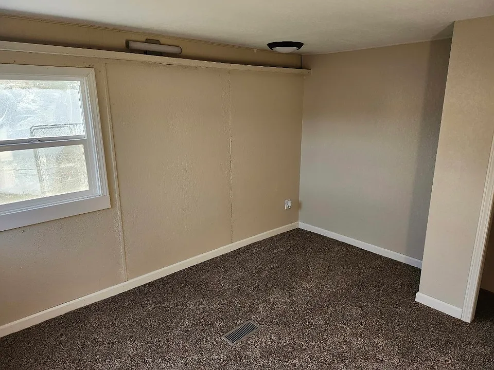 215 9th St SW