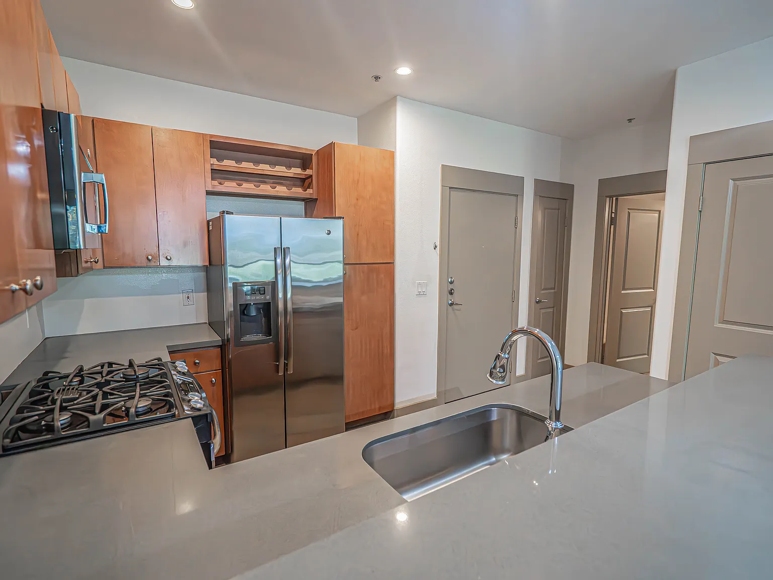 2 bed, 1090 sqft, $3,200 — Photo 4