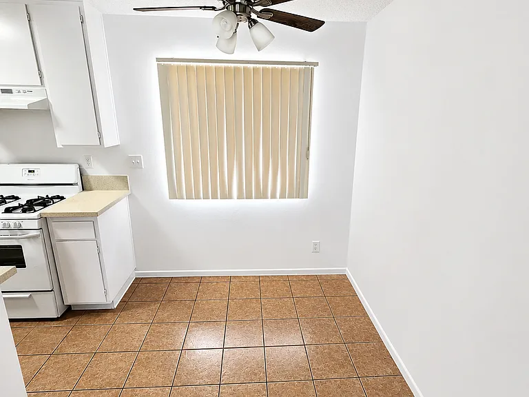 5531 Corteen Pl — Photo 30