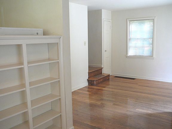 3rd image of 718 Clarendon Pl
