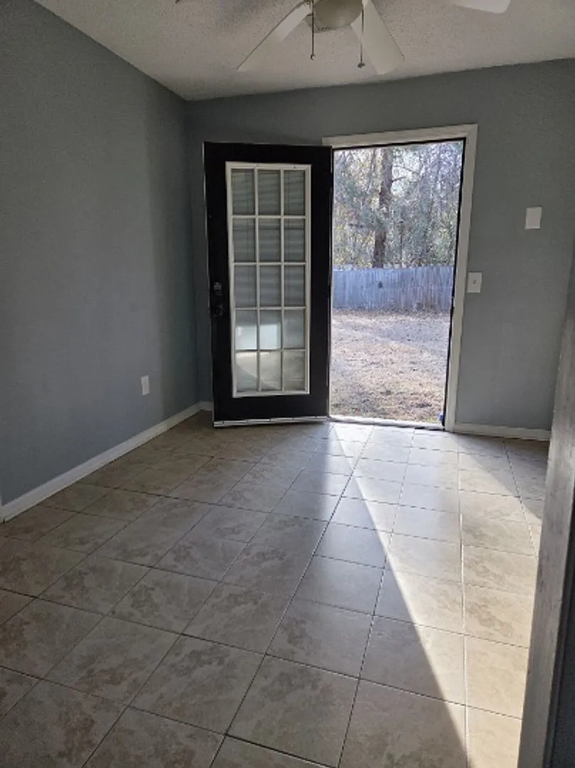 3 Bedroom 1 Bath — Photo 1
