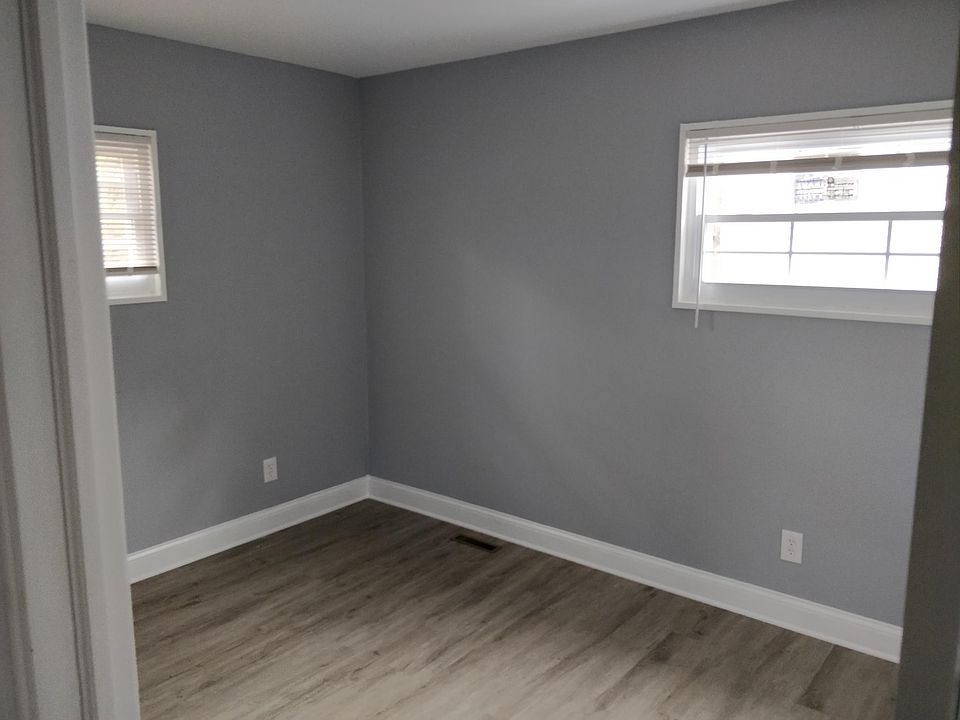 1st image of 40 Lynch Farm Dr
