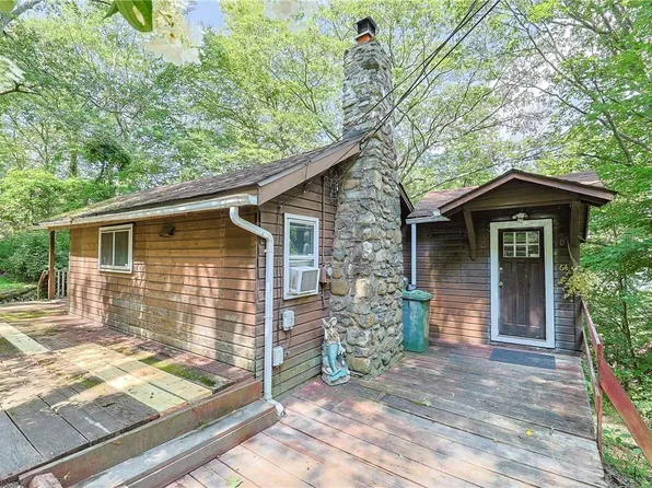 64 Oakwood Trail N, Monroe, NY 10950