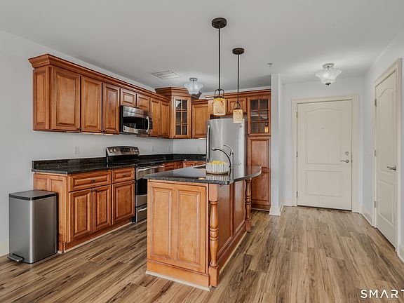 4th image of 461 Bank Street #403