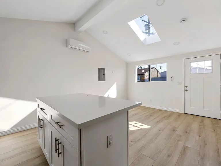 13118 Cordary Ave #B — Photo 2
