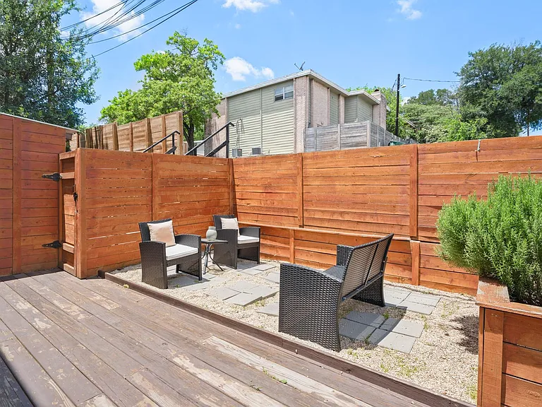 6410 Chimney Creek Cir #B — Photo 27