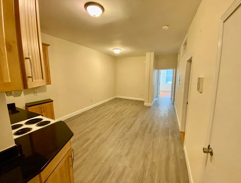 3 bed, 1.5 bath, $5,100 — Photo 2
