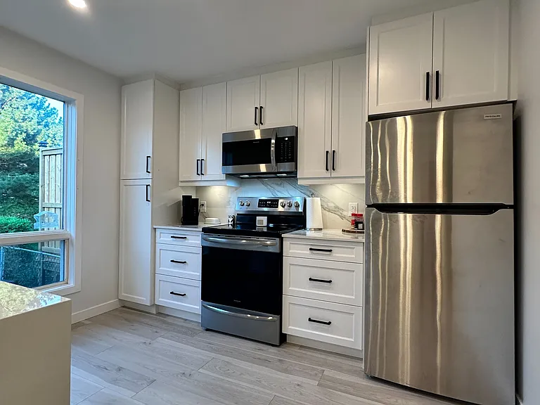 1398 Lillico Cres — Photo 8