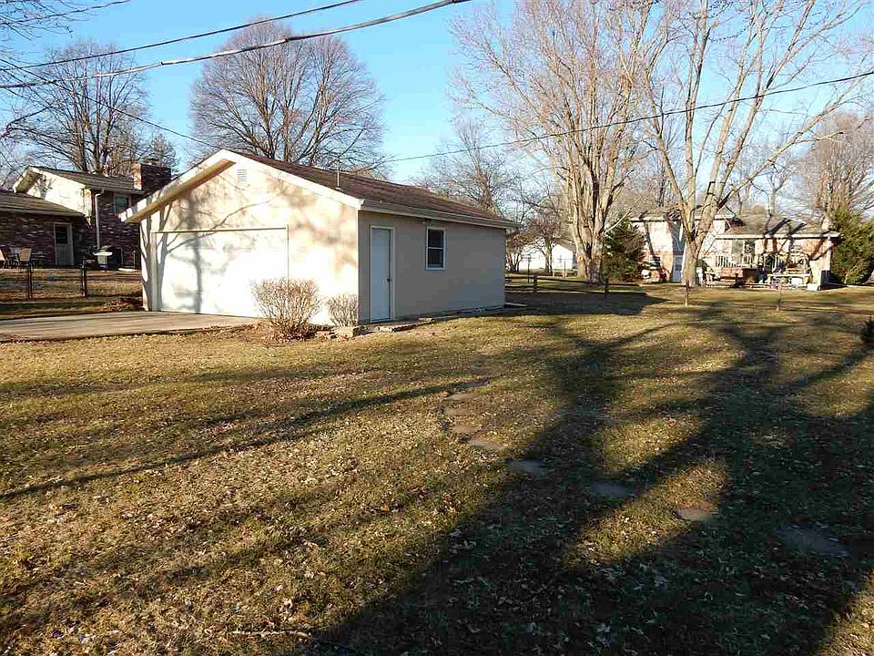 2nd image of 419 Belvedere Ave