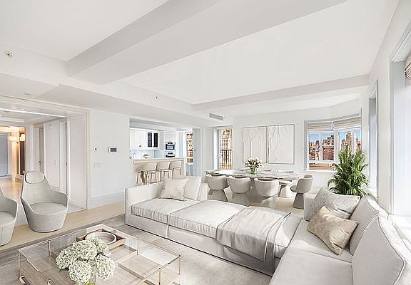 3rd image of 21 E 61st St APT 12F