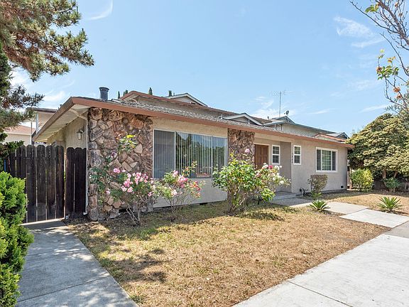 3rd image of 3804 Moorpark Ave