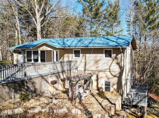 575 Riverview Heights St, Franklin, NC 28734