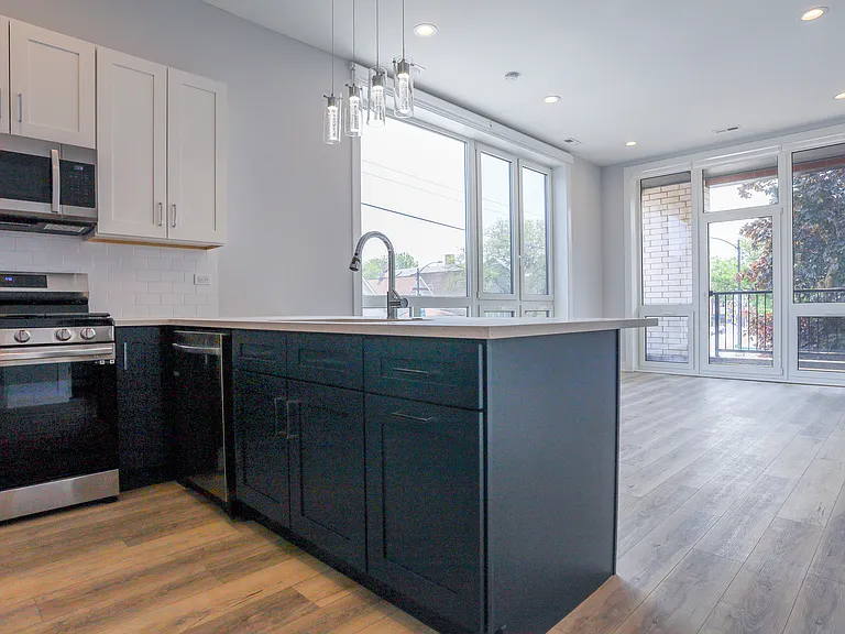 2402 W Carmen Ave #306 — Photo 2