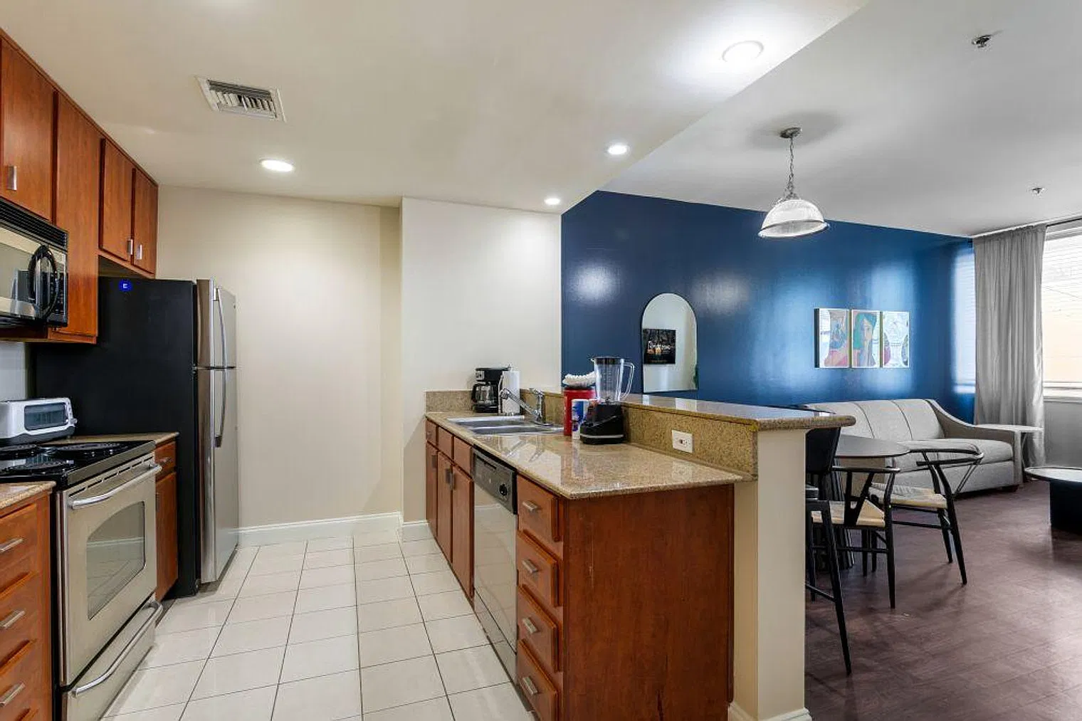 1 bed, 2.0 bath, 1033 sqft, $5,324 — Photo 4