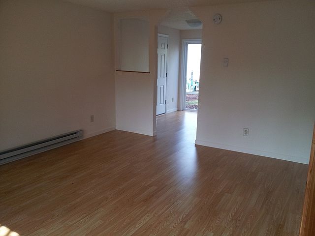 2nd image of 6205-6207 SE Woodstock Blvd #6205