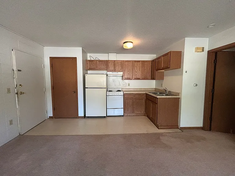 2714 Wayne Ave — Photo 1