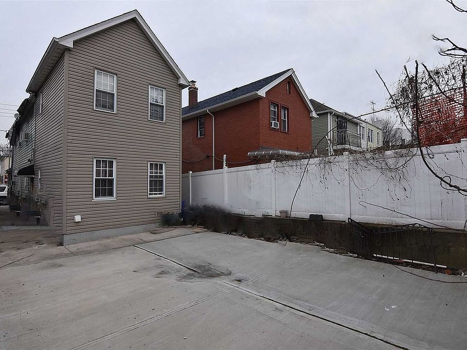 2nd image of 90-16 183rd St Unit 9016