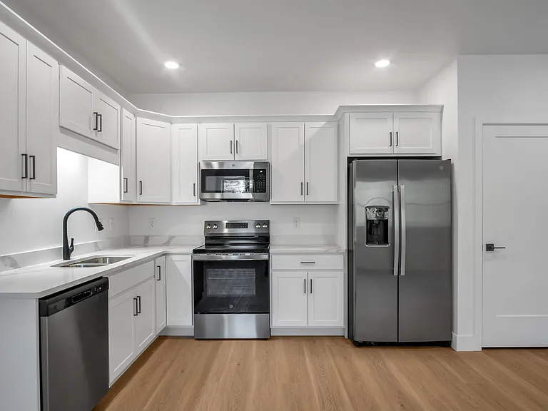 1309 Bridge St #E — Photo 1